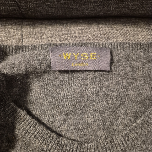 WYSE Gray Off-the-Shoulder Sweater with Colorful Stars - Picture 2 of 4